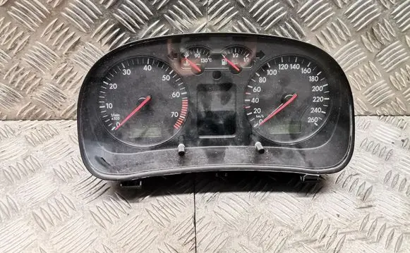 Volkswagen Golf IV Speedometer (instrument cluster) 1j0920826g