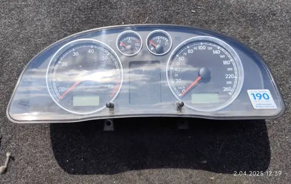 Volkswagen PASSAT B5.5 Speedometer (instrument cluster) 3B0920805 110080051
