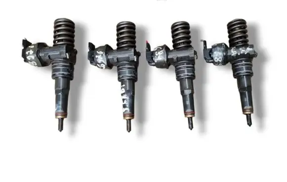 Skoda Fabia Mk1 (6Y) Fuel injector 0414720037 038130073AJ