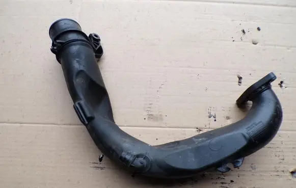Renault Clio III Air intake hose/pipe 8200645723