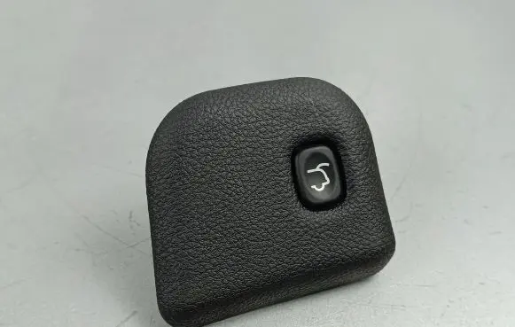 Jeep Grand Cherokee Tailgate/boot open switch button P04602751AA