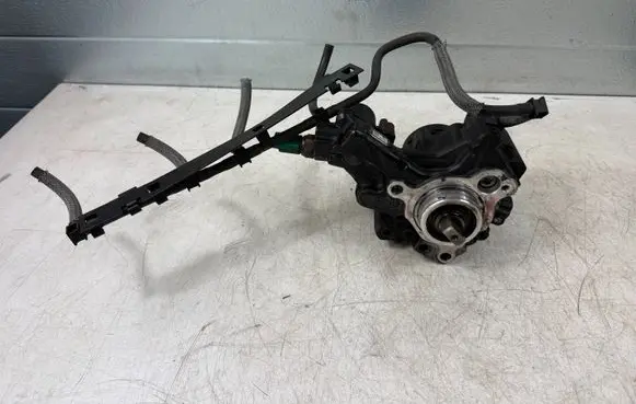 Peugeot 3008 I Fuel injection high pressure pump