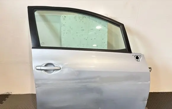 Toyota Auris 150 Front door 