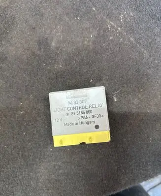 Volvo V70 Light relay 9483309