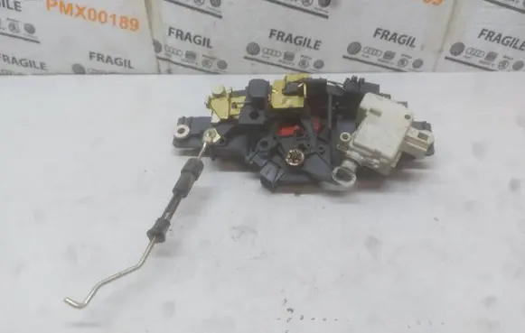 Audi A6 S6 C5 4B Tailgate/trunk/boot lock/catch/latch 4B0827565H 8D9827565H