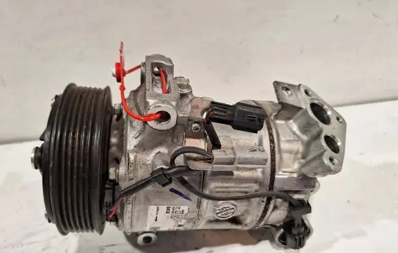 Renault Kangoo III Air conditioning (A/C) compressor (pump) 926006UBOA