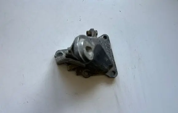 BMW 3 E46 Engine mounting bracket 6753296