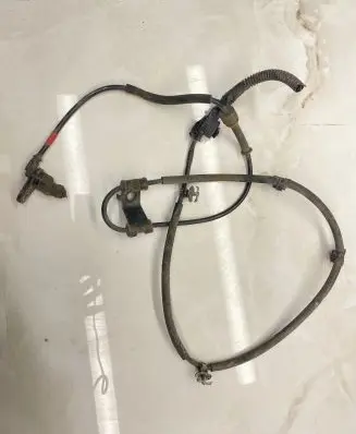 Hyundai Santa Fe ABS brake wheel speed sensor 956712W000