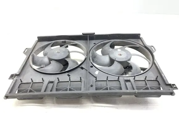 Jaguar XK8 - XKR Radiator cooling fan shroud 8240168