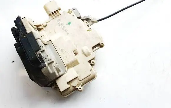 Audi A4 S4 B7 8E 8H Front door lock 8E2837015AA