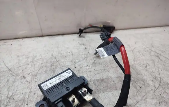 Mercedes-Benz C W204 Charging relay A0009822023