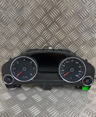 Volkswagen Touareg II Speedometer (instrument cluster) 7P6920983G