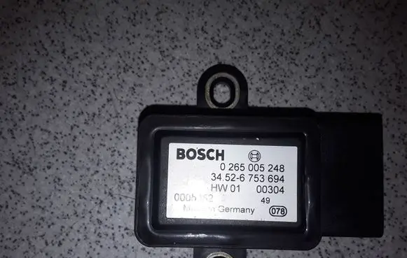BMW 5 E39 ESP acceleration yaw rate sensor 34526753694 6753694