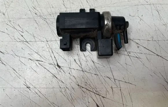 BMW 7 E65 E66 Turbo solenoid valve 2247906