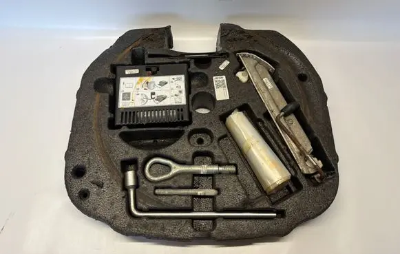 Mercedes-Benz SLK R171 Tool set A1716840537 A2215810001 A0005831203