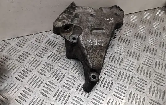 Volkswagen PASSAT B6 Engine mounting bracket 03G199207E