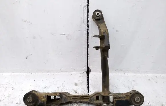 Volkswagen Transporter - Caravelle T5 Rear differential/diff mount bracket 