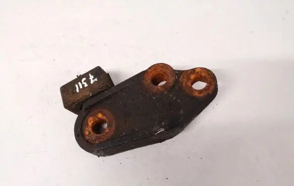 Toyota Corolla Verso AR10 Engine mounting bracket