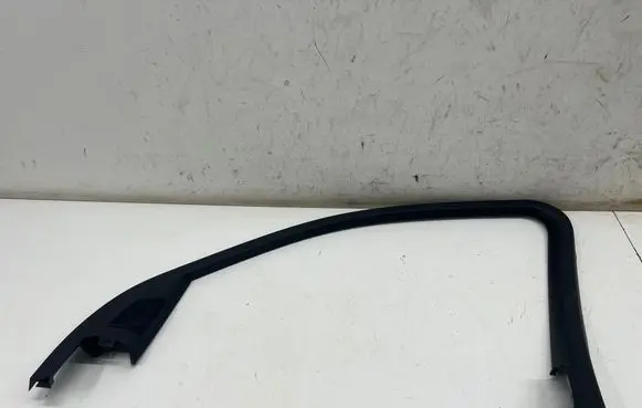 Mercedes-Benz GLE W167 Front door glass trim molding A1677203205
