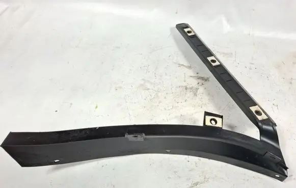 Volkswagen PASSAT B5 Rear bumper mounting bracket 3B9807393