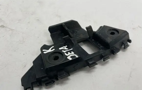 Volkswagen Jetta VI Fender mounting bracket 5C6807183