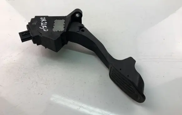 Toyota Yaris Accelerator throttle pedal 781100D160