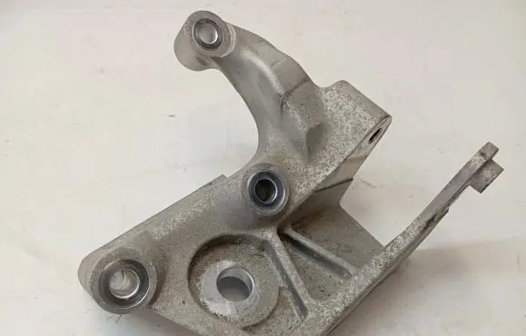 Volvo XC60 Engine mounting bracket 31430490