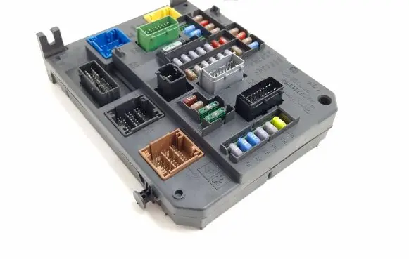 Peugeot 508 BSM Control unit 9664992380 BSIQ0500