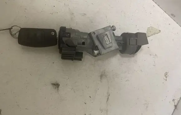 Ford C-MAX I Ignition lock 3M513F880AD