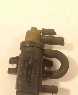 Mercedes-Benz C W204 Turbo solenoid valve A0071531428 70078203 09T321