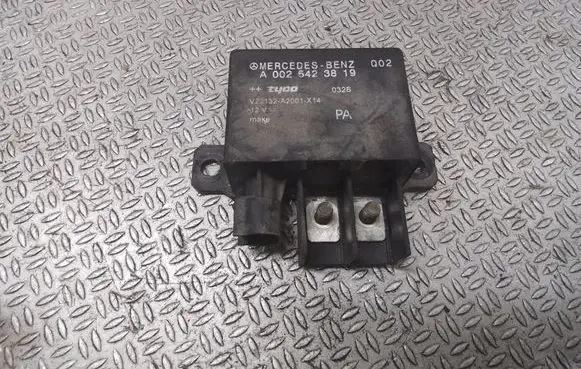 Mercedes-Benz E W211 Charging relay A0025423819