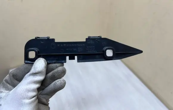 BMW 2 F45 Front bumper mounting bracket 7301576 51117301576