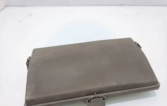 Opel Insignia A Fuse box cover 13222784