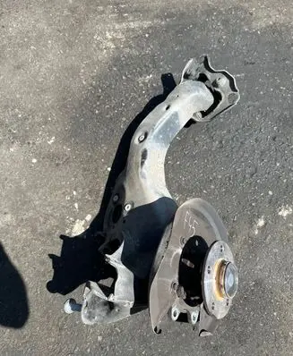 Rear wheel hub spindle/knuckle