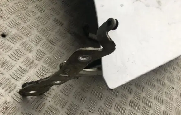Volvo S60 Tailgate/trunk/boot hinge