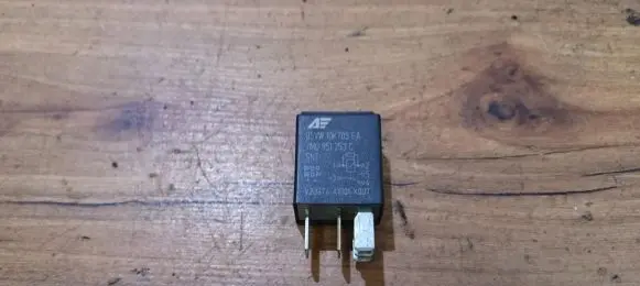 Skoda Octavia Mk2 (1Z) Other relay 95VW10K705EA 7M0951253C