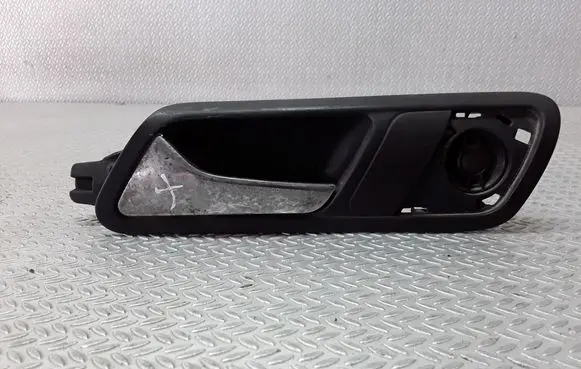 Volkswagen PASSAT B6 Rear door interior handle 3C4839113