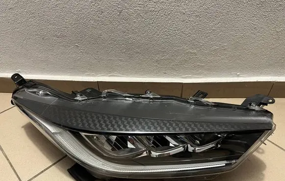 Toyota Yaris XP210 Headlight/headlamp YARISIV4