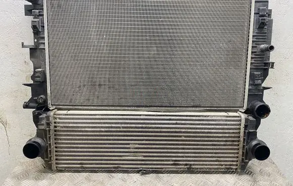 Mercedes-Benz Sprinter W906 Radiator set A9065000202 A9065010201 877123N