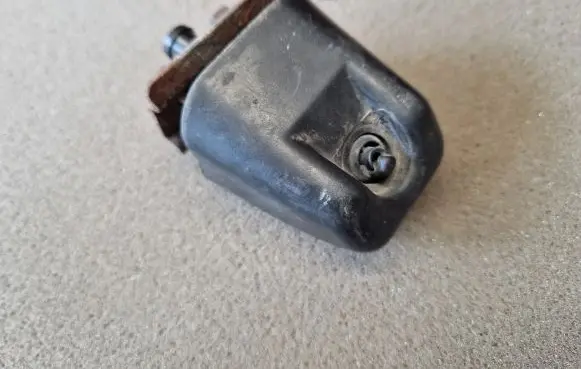 Mitsubishi Pajero Sport I Headlight washer spray nozzle