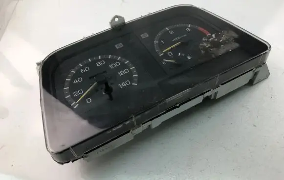 Mitsubishi Galant IX Speedometer (instrument cluster) 0P0211023