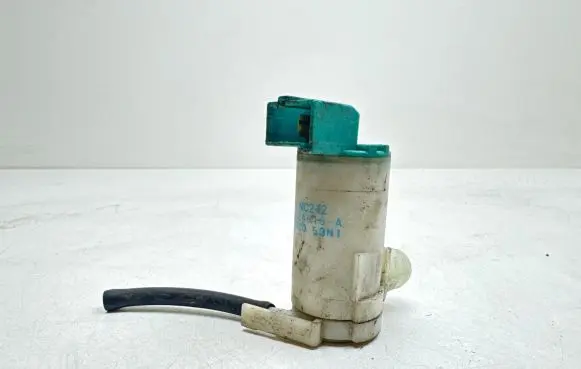Nissan X-Trail T30 Windscreen/windshield washer pump 2224616A