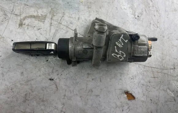 Volkswagen PASSAT B5 Ignition lock 4b0905851