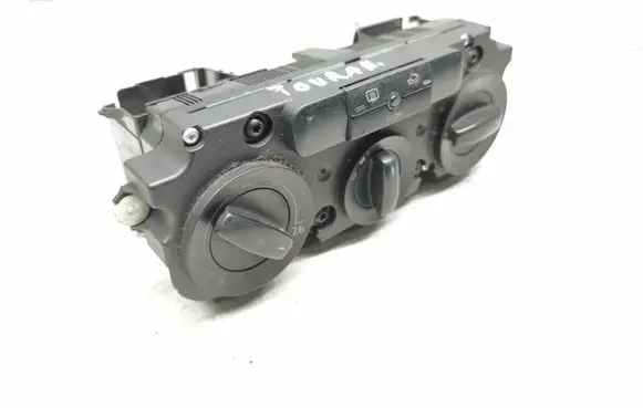 Volkswagen Touran I Climate control unit