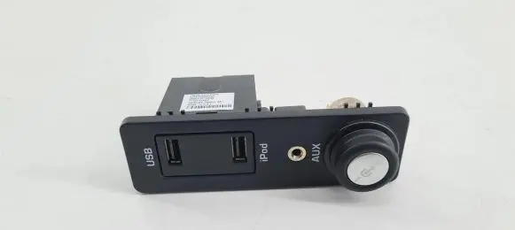 Land Rover Evoque I USB socket connector A2C5336865900