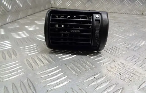 Audi A4 S4 B5 8D Dashboard side air vent grill/cover trim 8D0820901