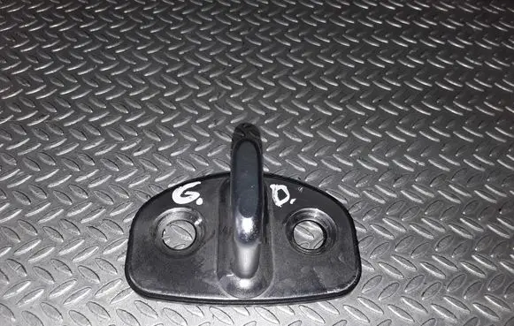 Skoda Octavia Mk2 (1Z) Rear door lock loop/hook striker 1Z0837033C