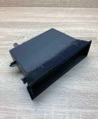 Nissan Primera Glove box 68102AV700
