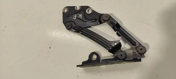 Volkswagen Golf Plus Engine bonnet/hood hinges 5M0823301