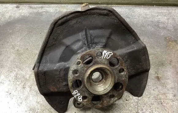 Mercedes-Benz B W245 Front wheel hub